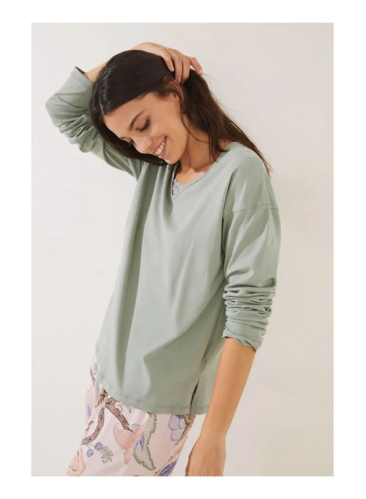 Long-sleeved T-shirt