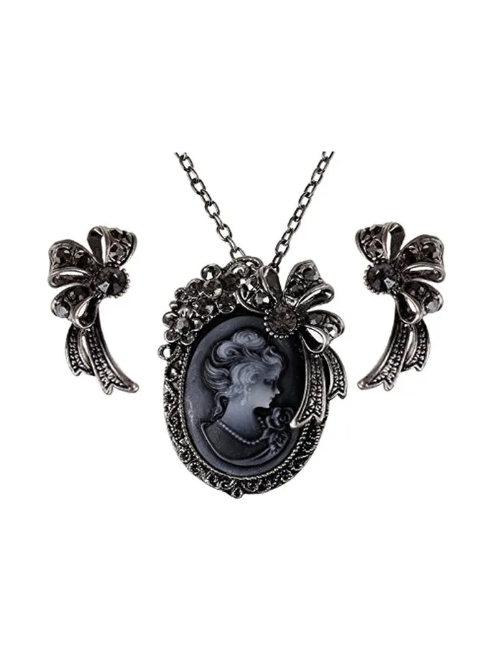 Rhinestone Studded Victorian Pendant Jewellery Set