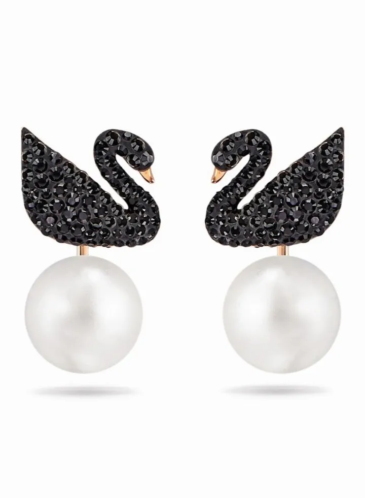Swan pearl earring