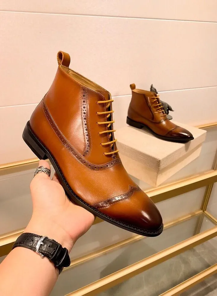 Men's Retro Fashion Shiny Pointed Toe Boots Low Heel Lace Up Casual And Comfortable Printed Short Boots Leather Shoes