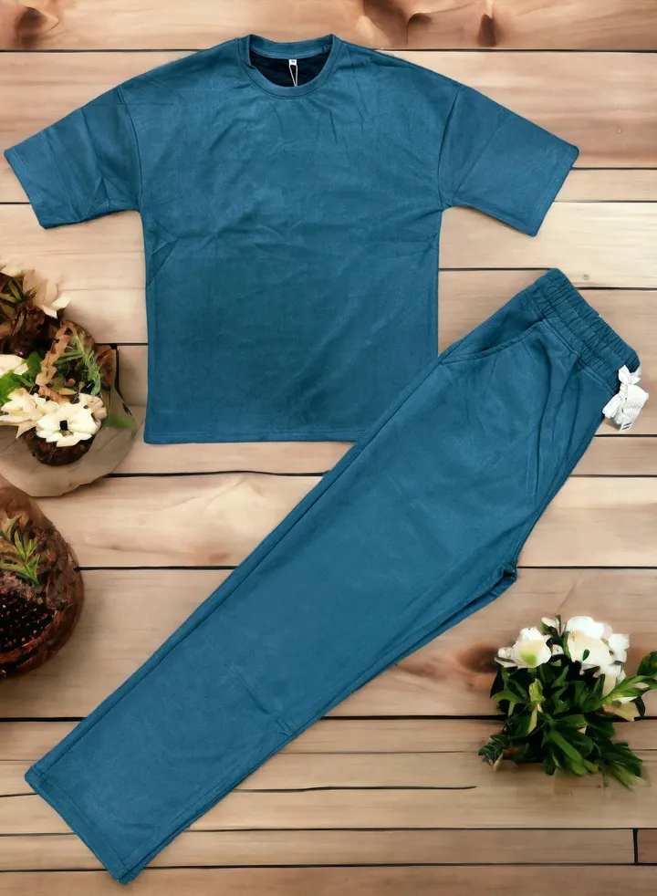 Comfort Classics T-shirt: Oversized Tee & Pants Set Effortlessly Stylish Essentials