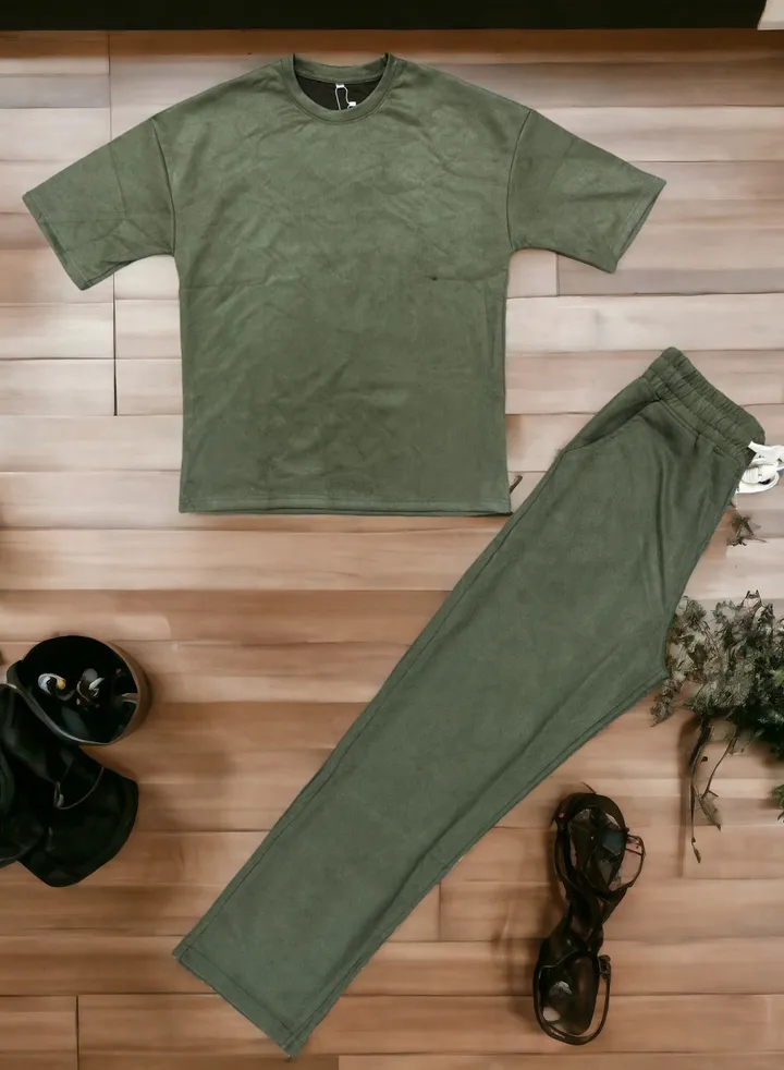 Comfort Classics T-shirt: Oversized Tee & Pants Set Effortlessly Stylish Essentials