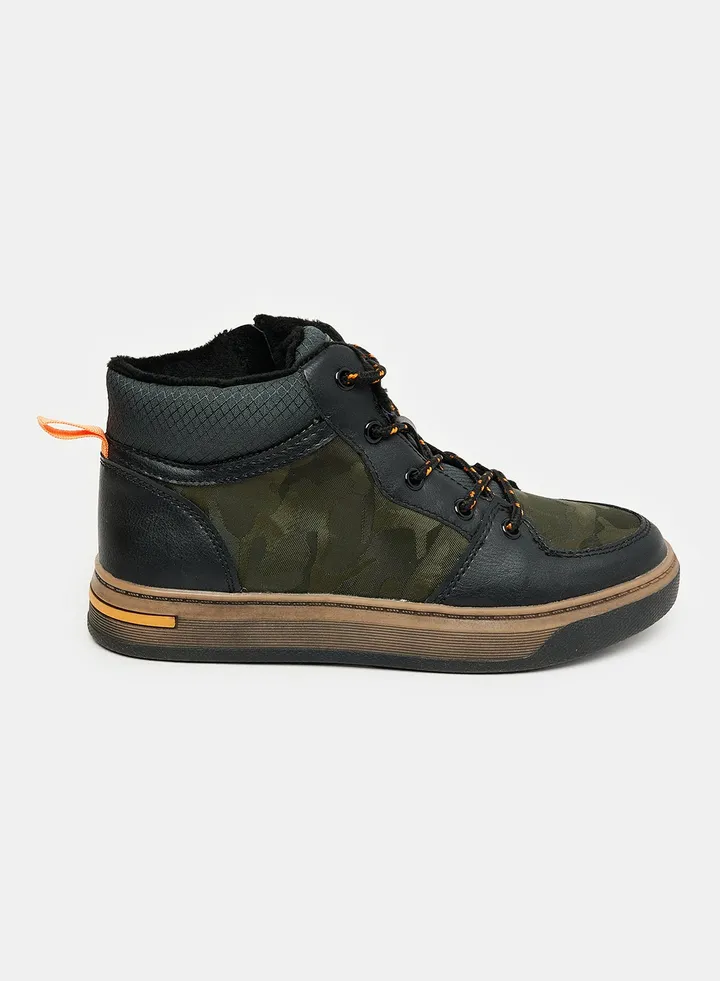 Low Top Sneaker