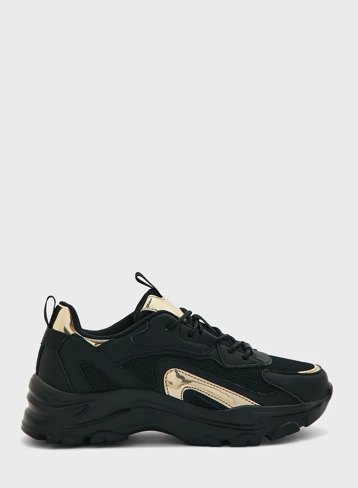 Curved Detail Sneaker