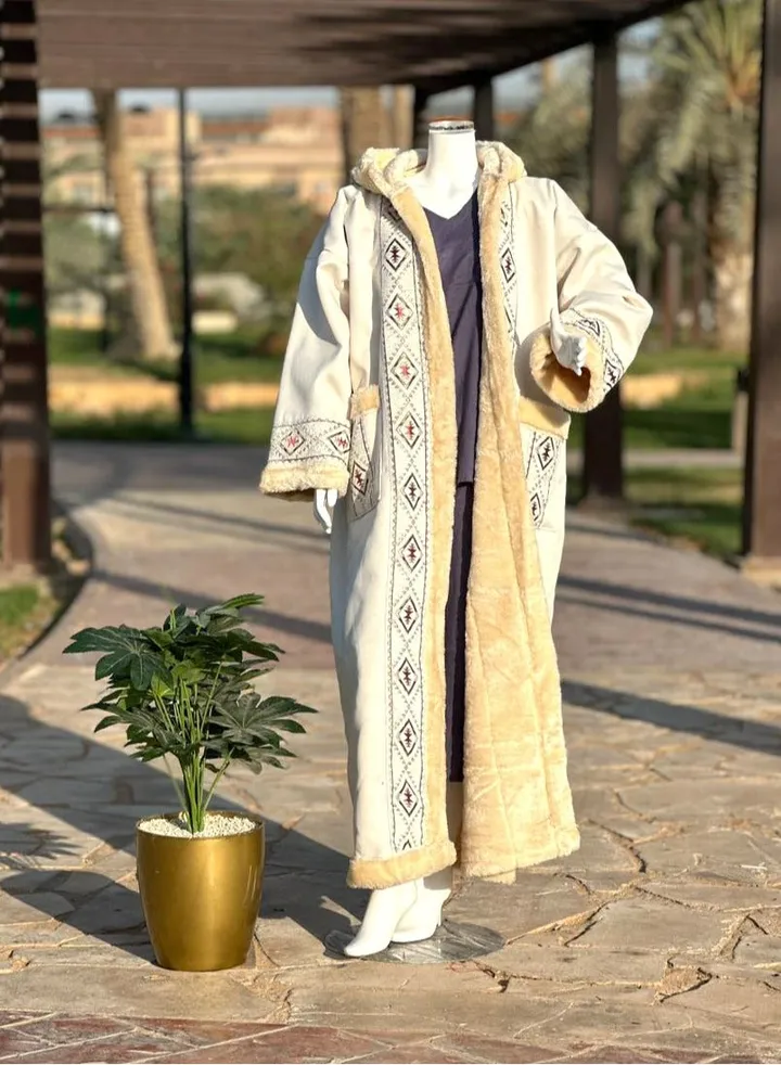 Women Arabian Winter Coat with Hoodie