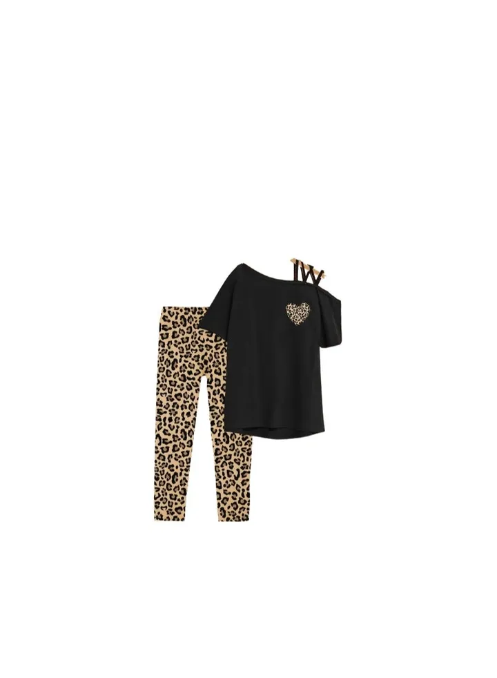 Women's pajamas, black T-shirt and tiger pants