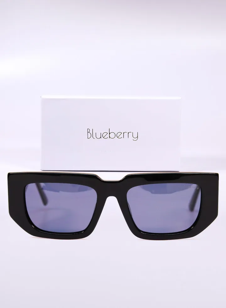 sunglasses Women's with a distinctive shape and high quality glasses