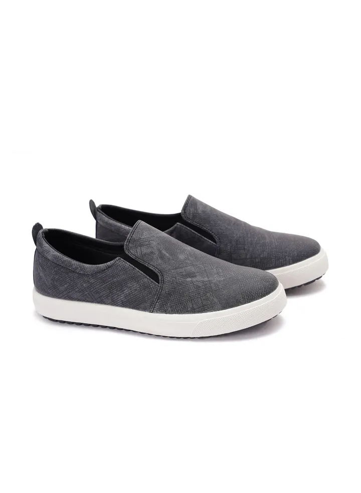 Low Top Sneakers