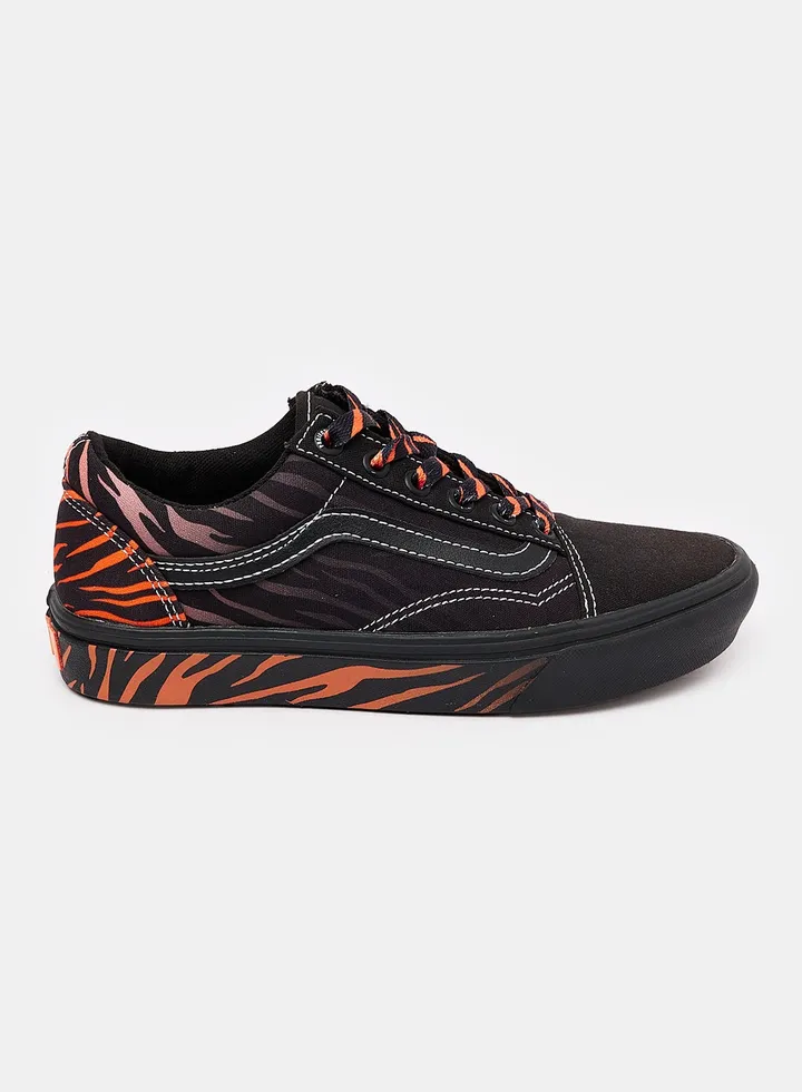 UA Comfycush Old Skool Laced up Sneakers