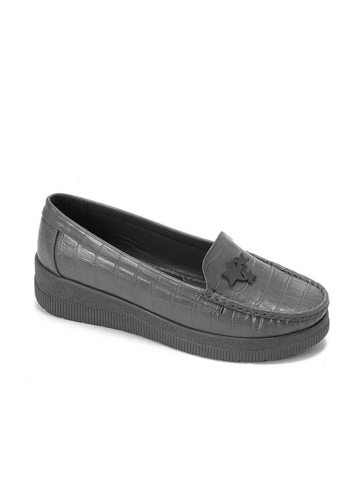 Star Applique Detail Loafers