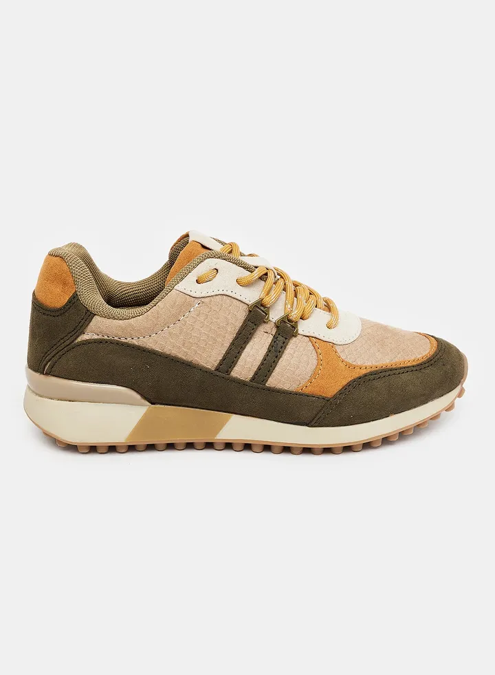 Low Top Sneaker