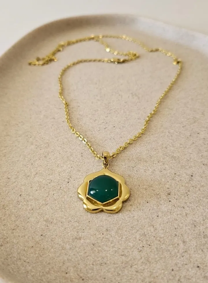 Gold Necklace Green Onyx Flower Design Long Necklace for Women and Girls, Minimalist Contemporary Necklace, Dainty Gold Necklace, Premium Quality, Handmade by Jaipur Artisans