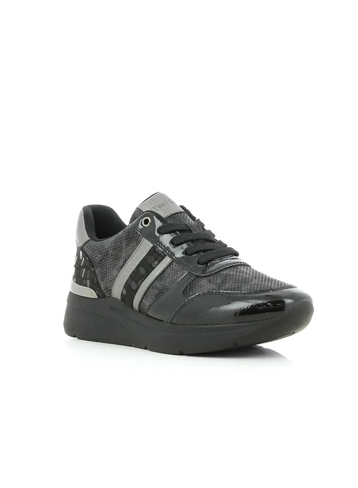 Low Top Sneaker