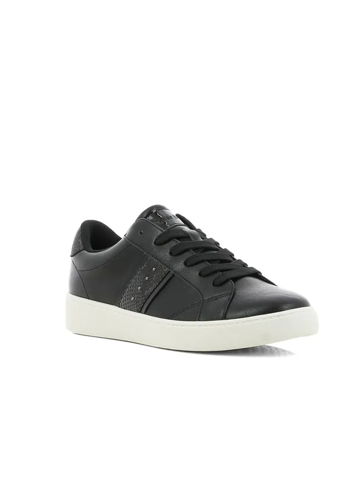 Low Top Sneaker