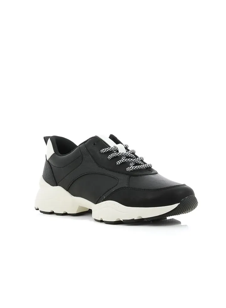 Low Top Sneaker