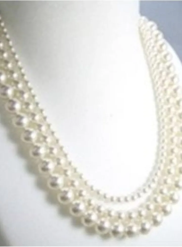 Necklace of off white pearls
