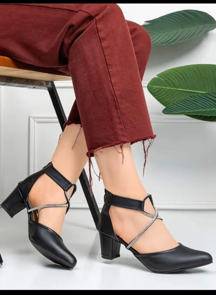 Heeled Sandal For Woman With Crystal - Leather - Black