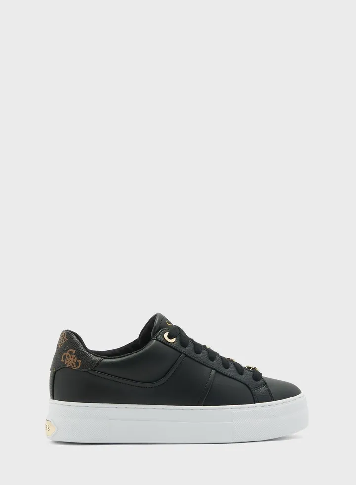 Giella Low Top Sneakers