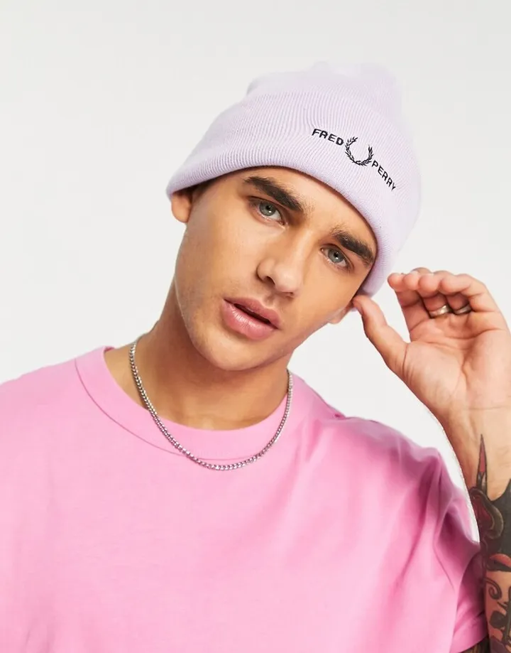 Fred Perry graphic beanie in lilac