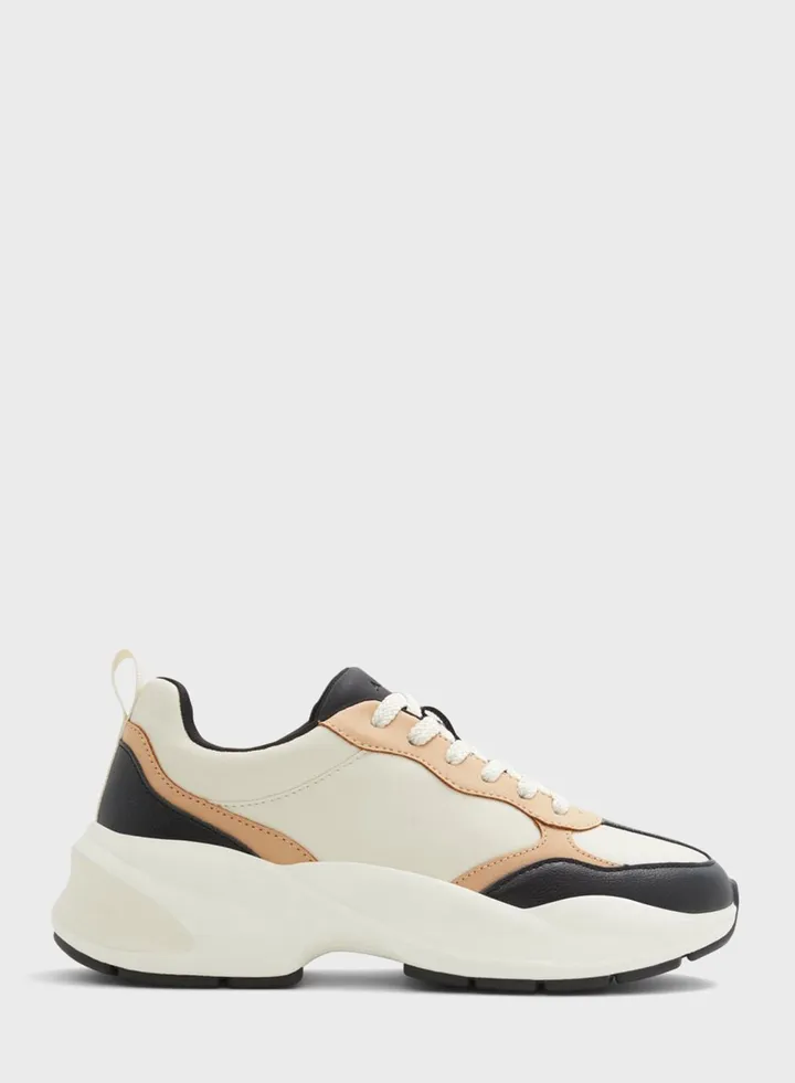 Dila Low Top Sneakers