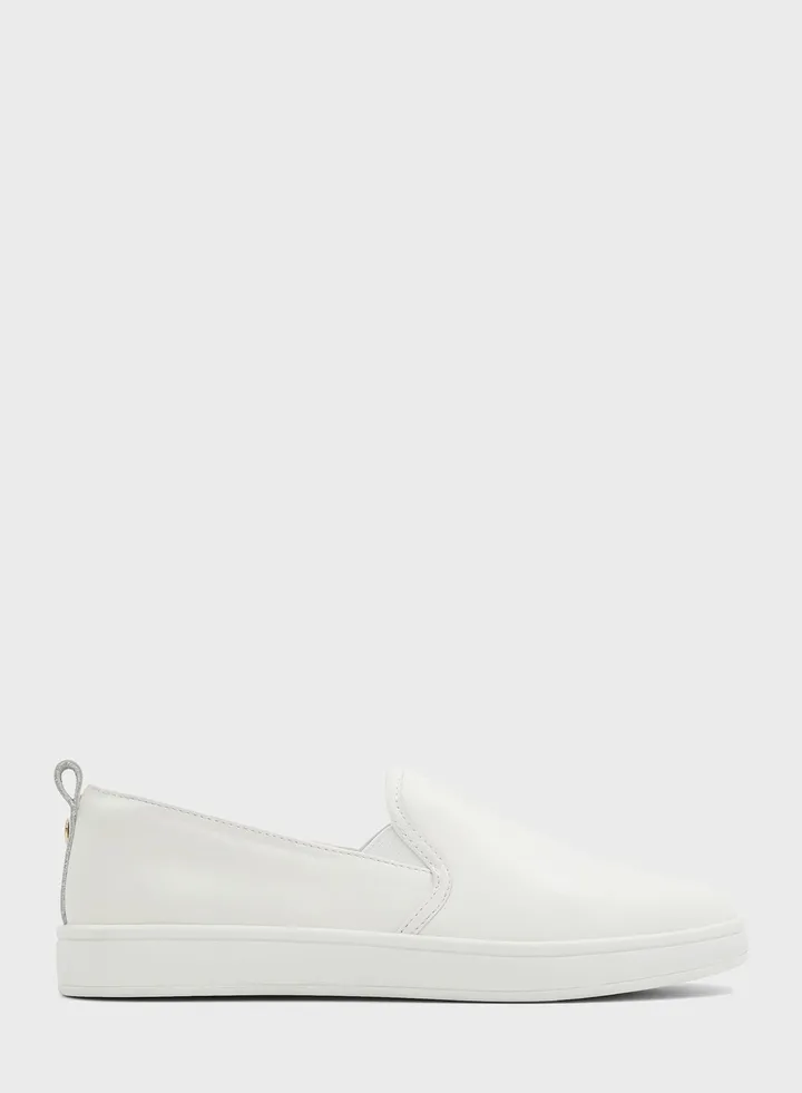 Roolly Low Top Sneakers