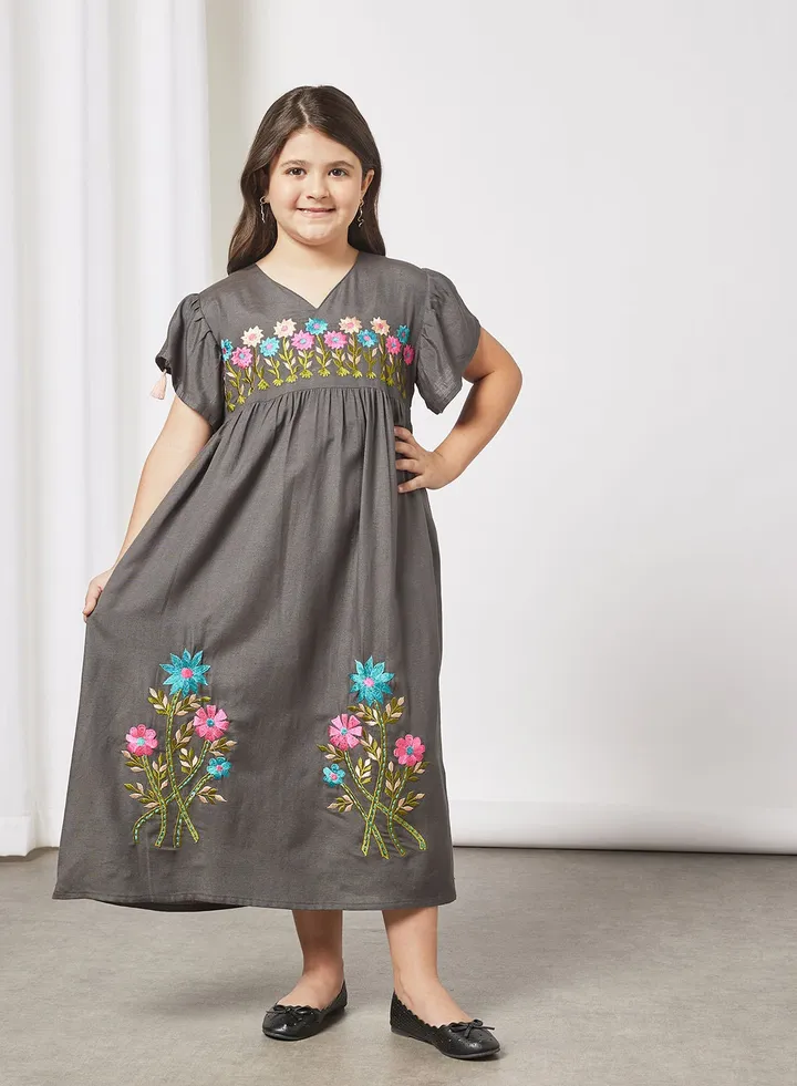 Kids Embroidered Detail Jalabiya