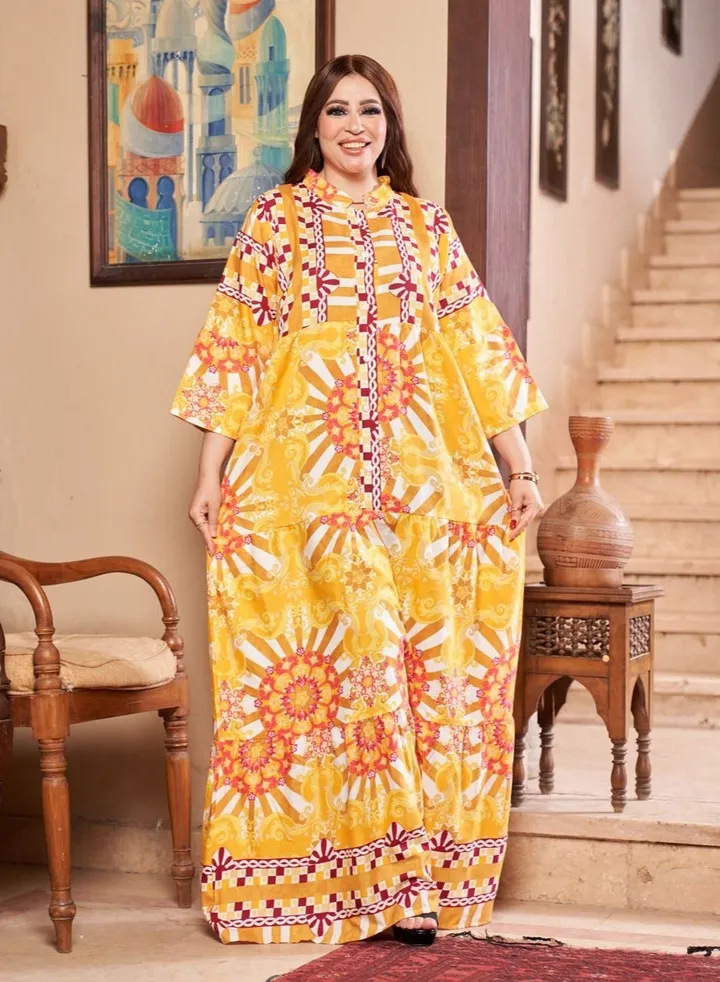 A floral robe made of comfortable and soft material on the skin. Multiple sizes to suit many different tastes and groups.