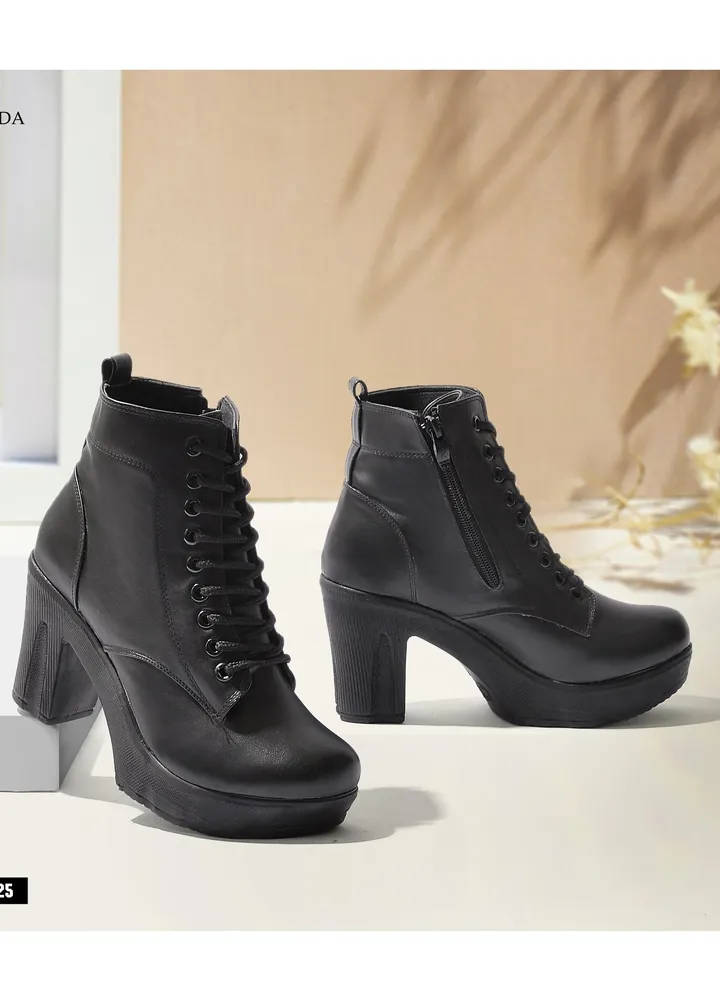 Leather Heel Boots 5 cm-Black