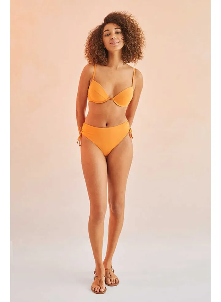 Wide and high bikini panty