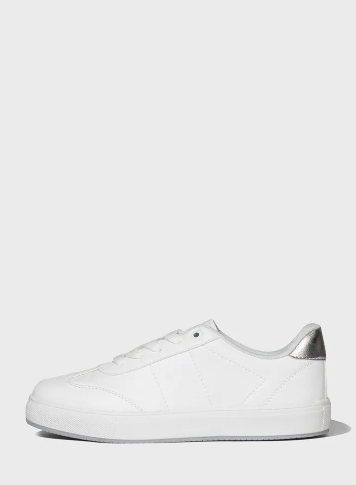 Woman Faux Leather Flat Sole Sneaker