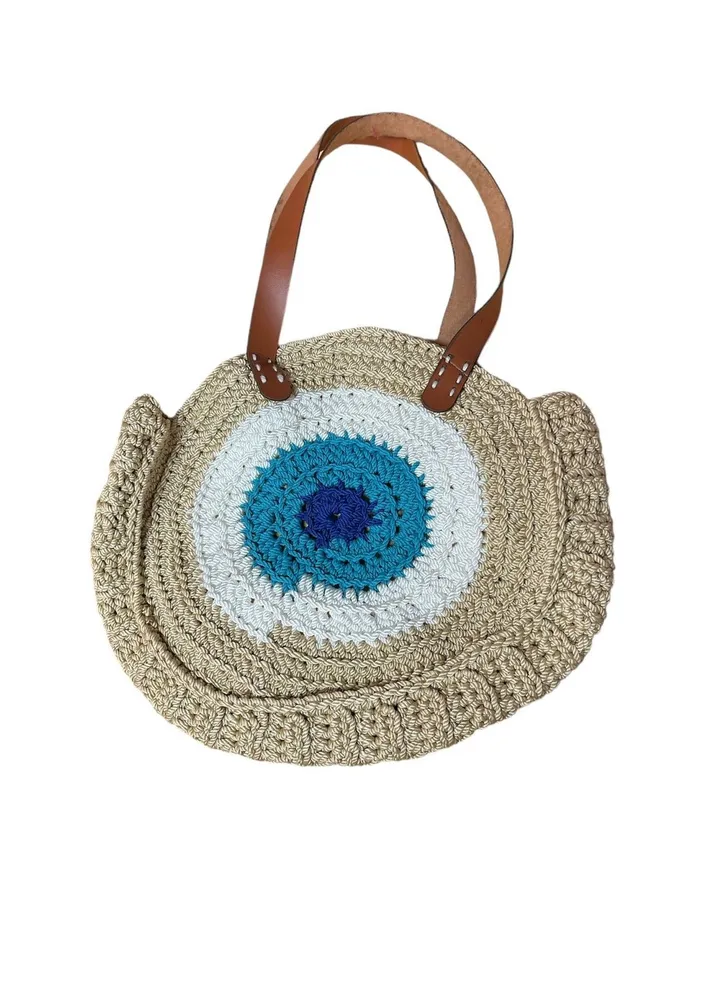 Beach bags are women's bags inspired by the sea, characterized by simple designs and bright colors.