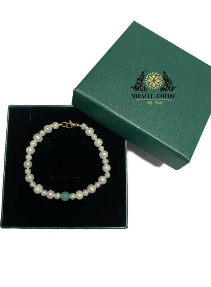 Unique exclusive girls teens bracelet set handmade of Natural 4-6mm Pearls, 1 Emerald a 18k gold plated clasp.