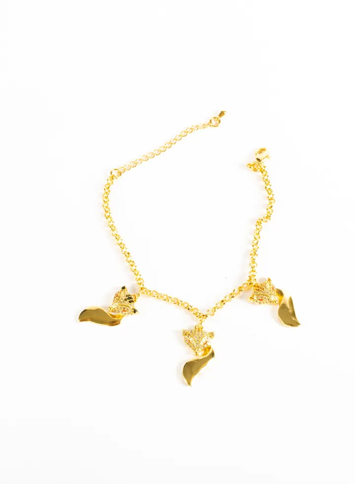 Chinese Gold Bracelet With Zirconic Foxy Pendants (2)