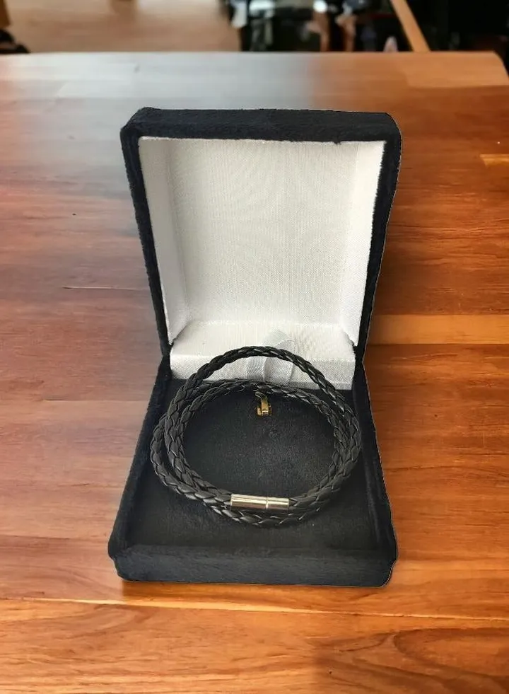 Handcrafted Modern and Elegant Wrist Bracelet!