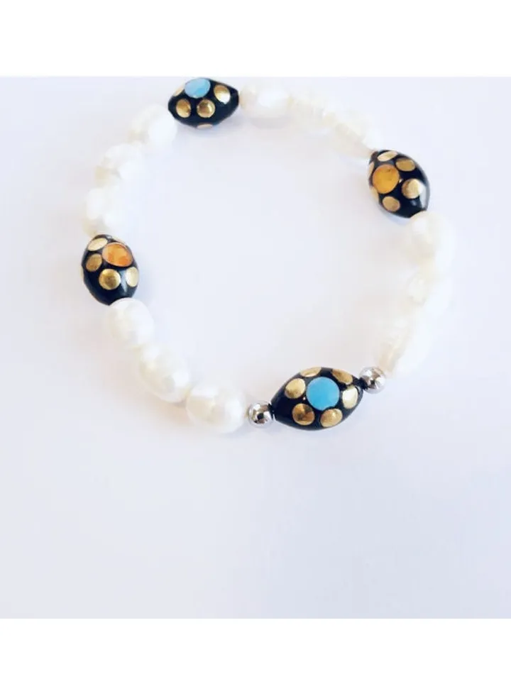 Natural Pearls And Kook Kooka Flowers Pattern Bracelet