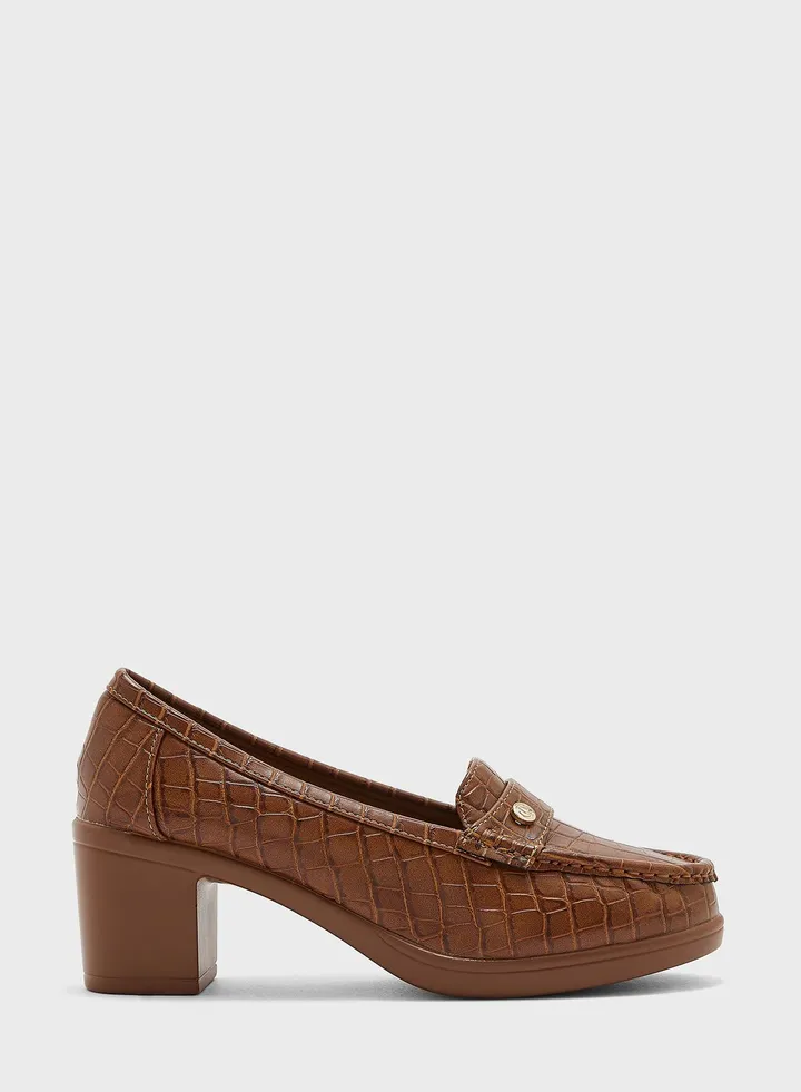 Round Shape Flat Moccasins
