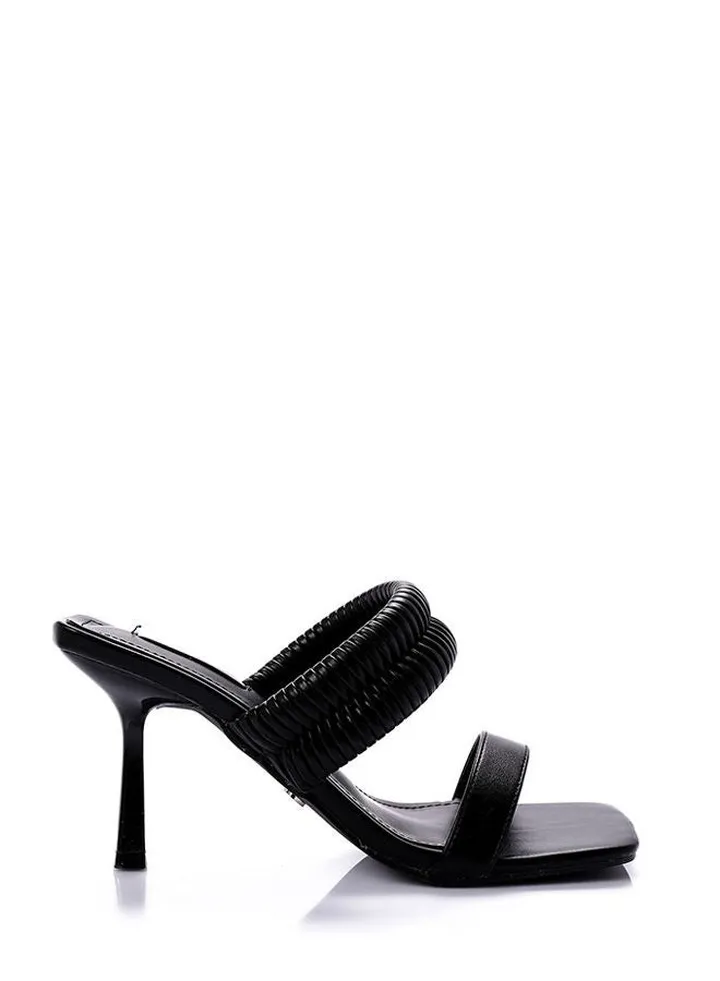 Fashionable Heeled Shoe
