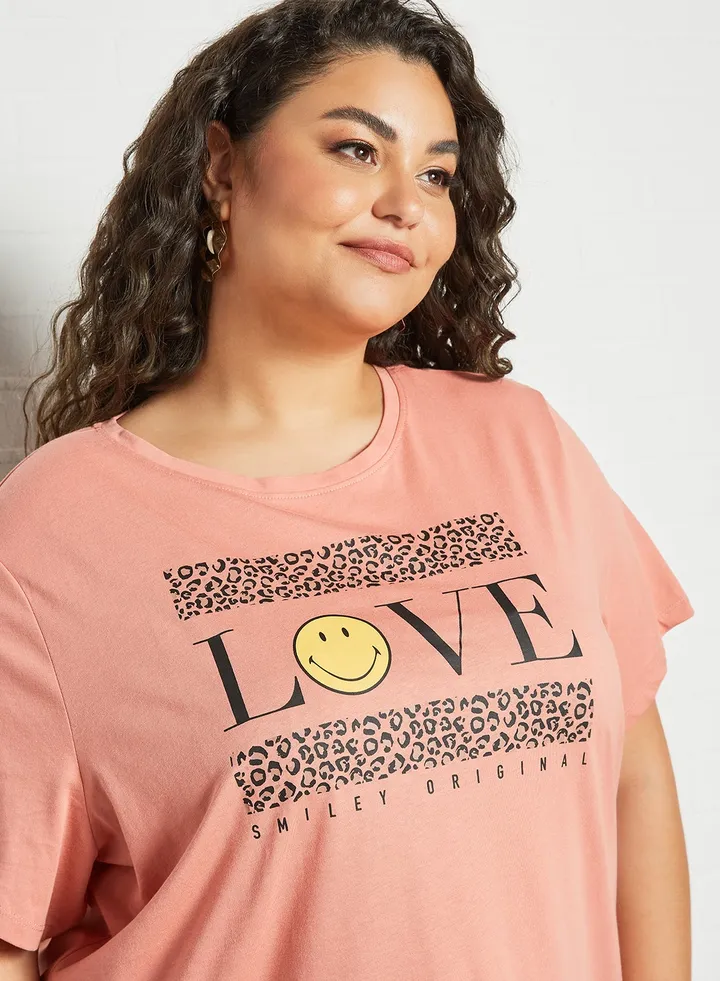 Curvy Front Graphic T-Shirt Pink