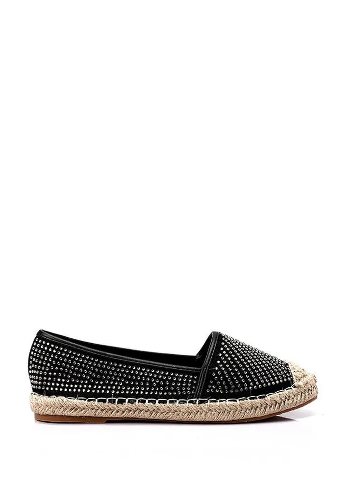Fashionable Flat Comfort