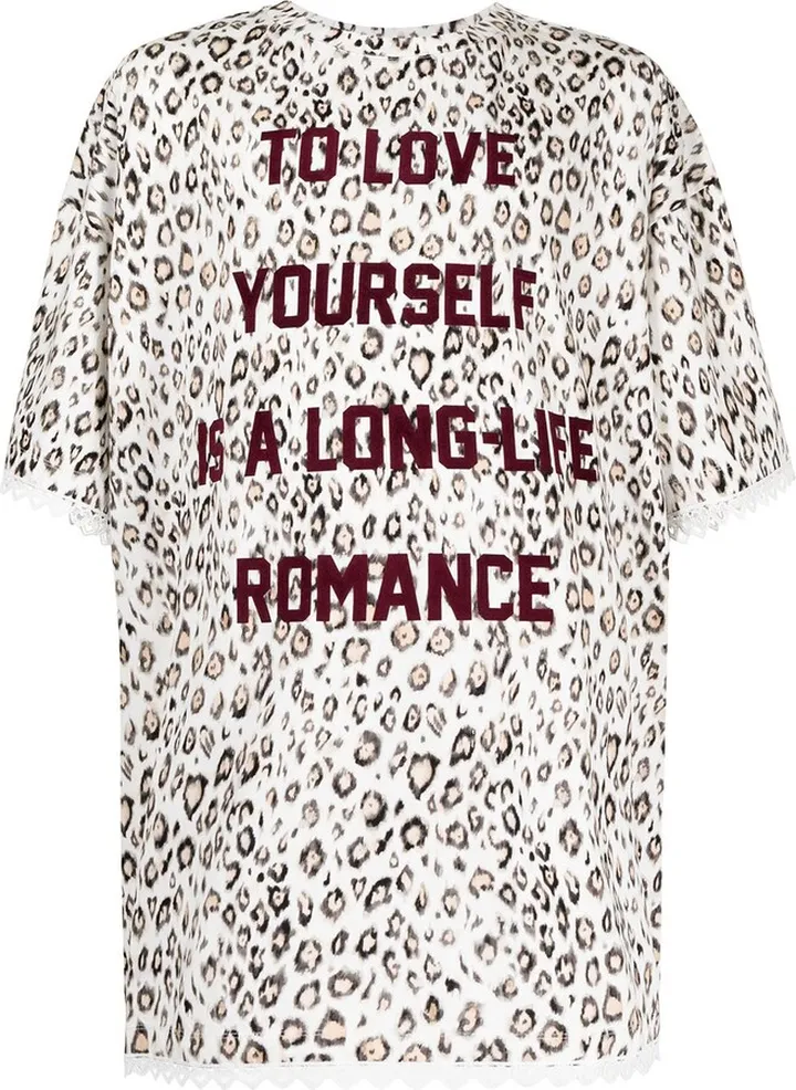 leopard-print T-shirt