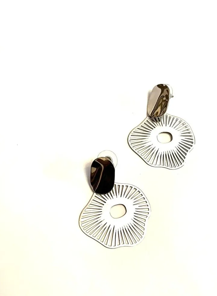 Concentrated lines earrings