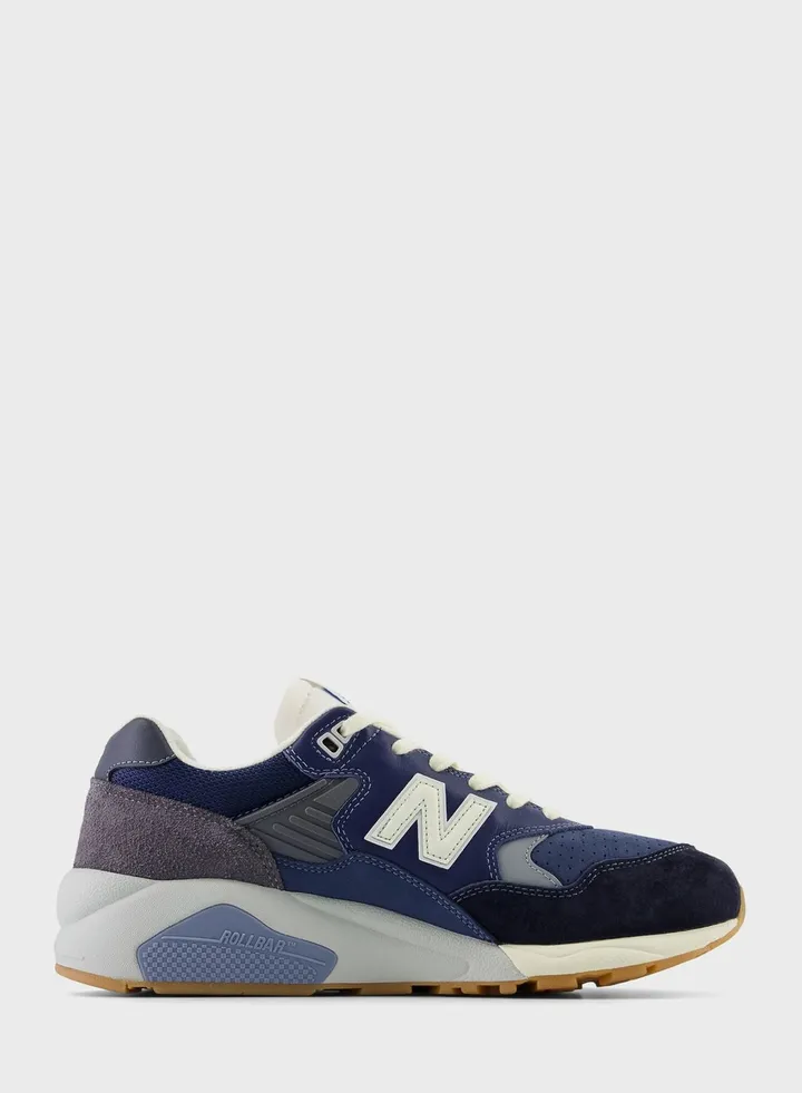 580 Sneakers