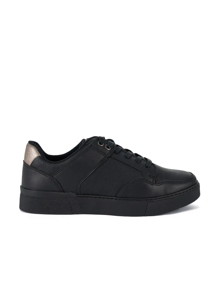Low Top Sneaker