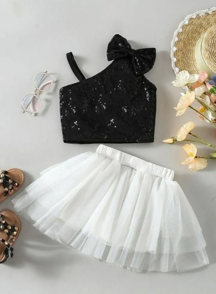 Two-piece girls' dress, elegant to wear, with a tulle design