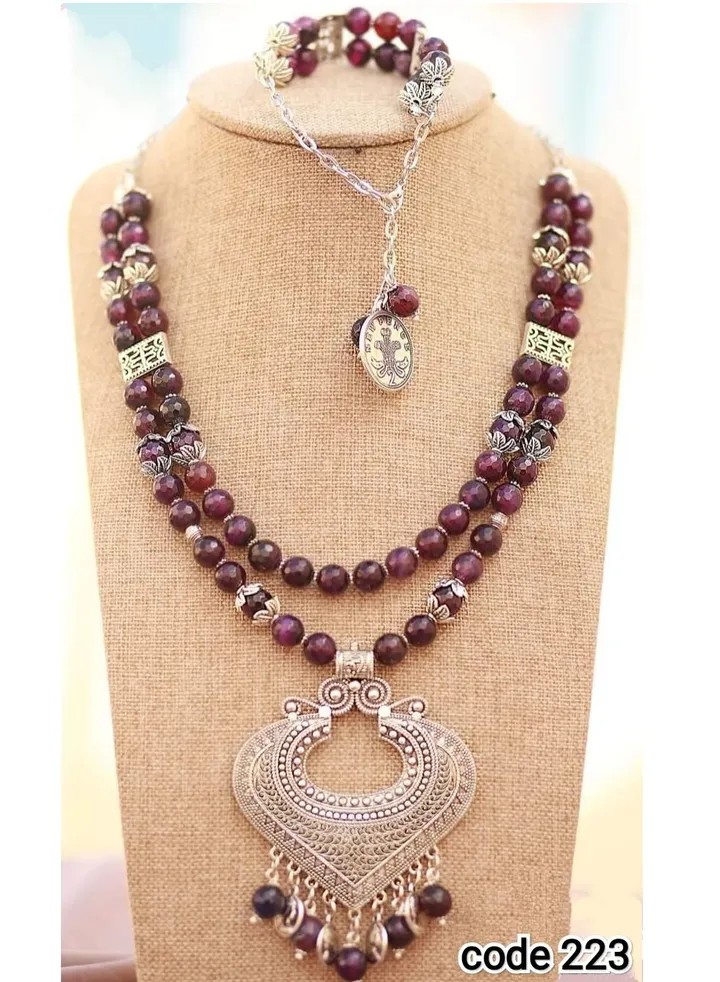 Women's set, two floors, made of agate, with a necklace and bracelet, with a large heart