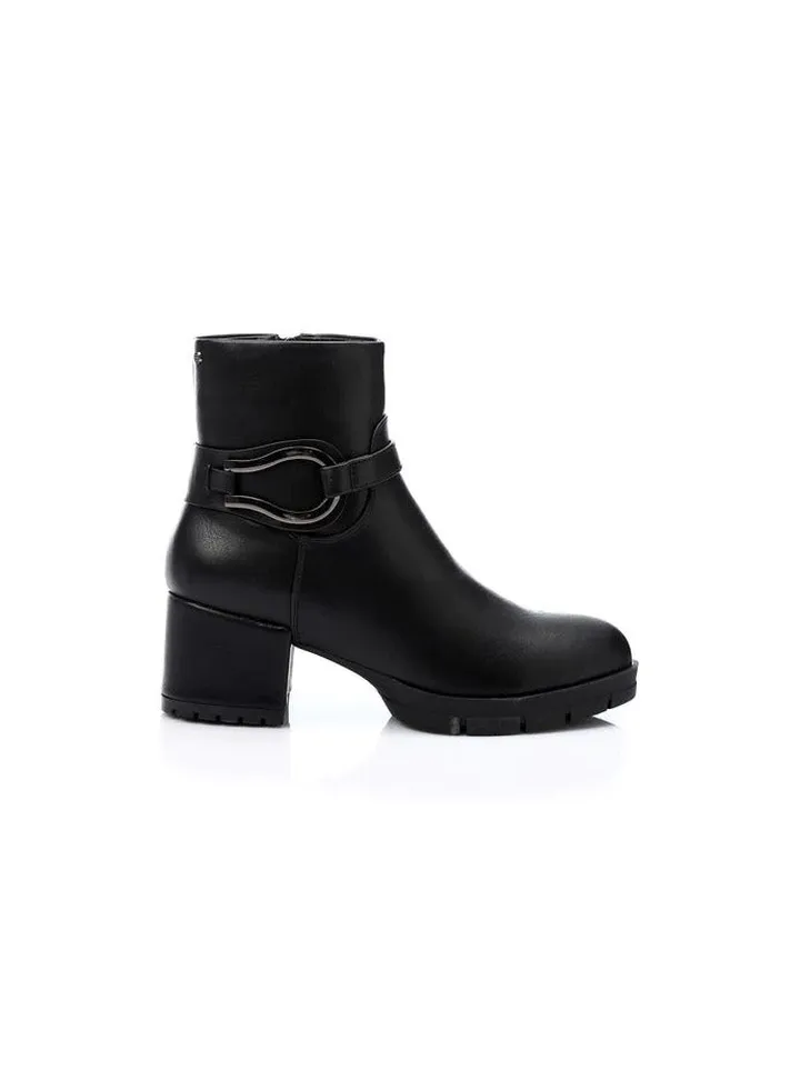 Women's buckled round toe half boots