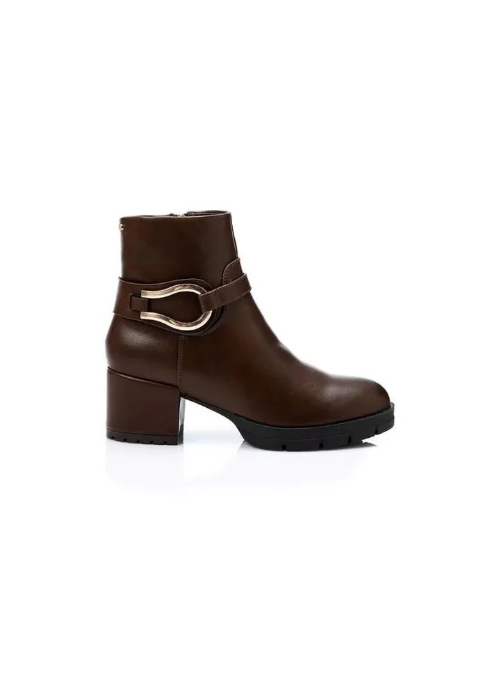 Women's buckled round toe half boots
