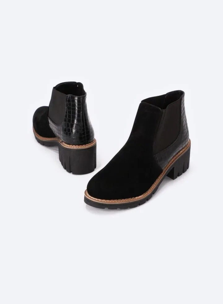 Ankle Boots Made Of Double-stitched Leather Featuring A Crocodile Design And A 3cm Heel