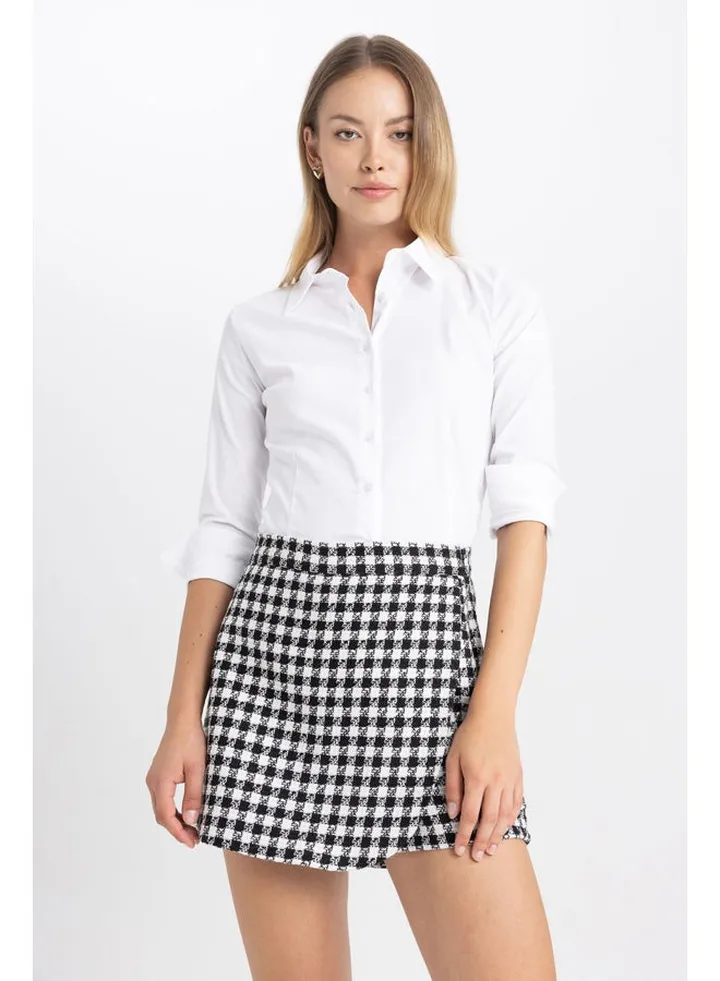 Woman Woven Shorts