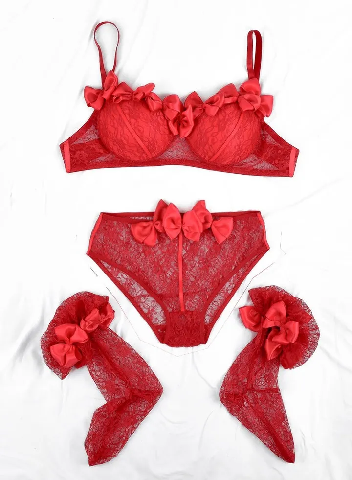 lingerie set of 3 pieces in red